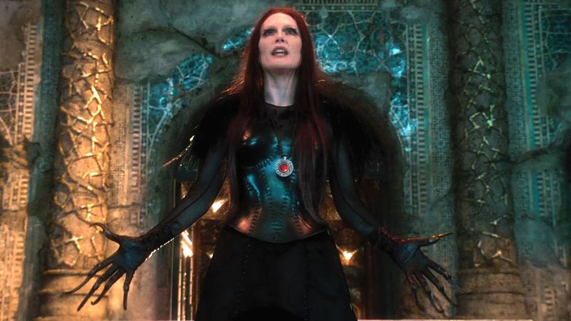 Illustration for article titled In Seventh Son, Julianne Moore's Shoulderpads Have Magic Dragon Powers